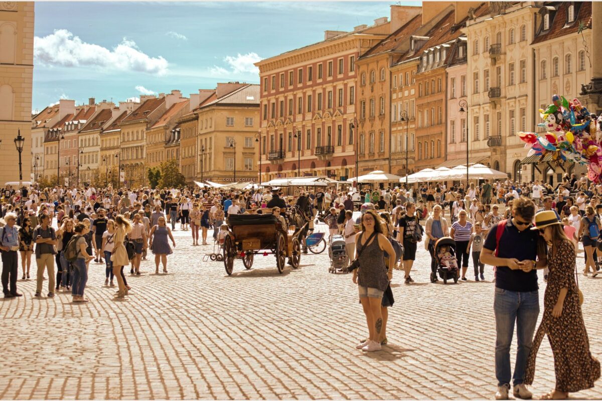 crowd of tourists benefits of off season travel